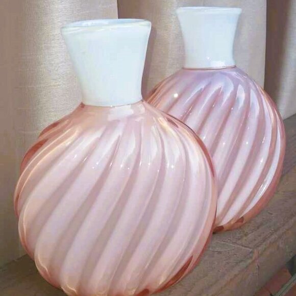 2 Larry Laslo for Mikasa Pink Ribbed Opal White topped Art Glass Vases - Picture 9 of 11